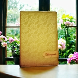 Тижневник А5 "Elegance Diary" недатований 21см * 14см.