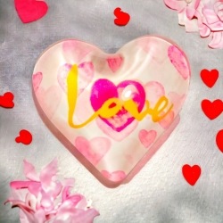 Магніт " LOVE " розмір 4*4см.