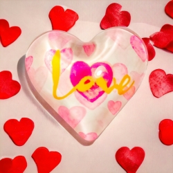 Магніт " LOVE " розмір 4*4см.
