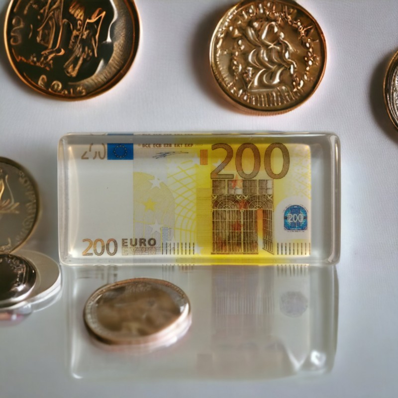Магніт 200 євро, розмір 5.8 * 2.8 см.